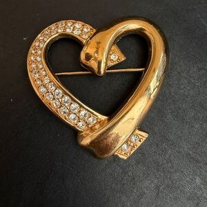 Vintage Signed Swarovski Swan Clear Crystal Gold Tone Heart Pin Brooch EUC